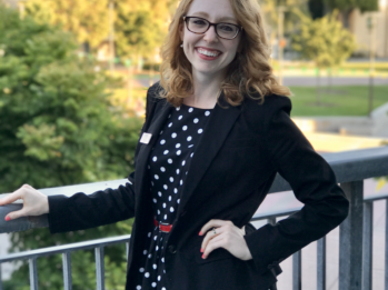 Lauren Irwin Headshot