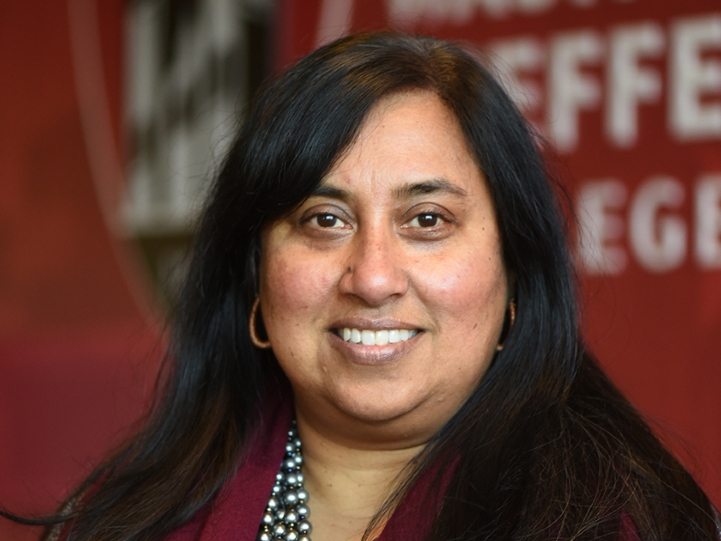 Eva Chatterjee-Sutton headshot image