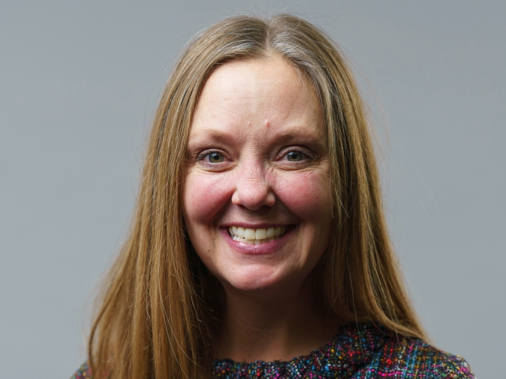 Leslie Webb headshot image