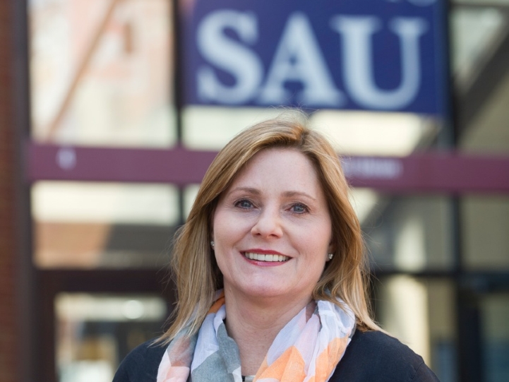 Sandy Johnson headshot image